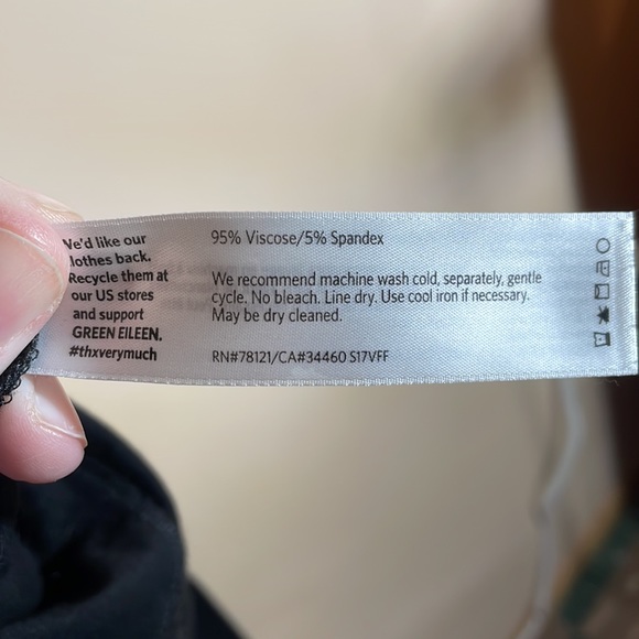 Eileen Fisher black sleeveless open cardigan - Picture 3 of 5